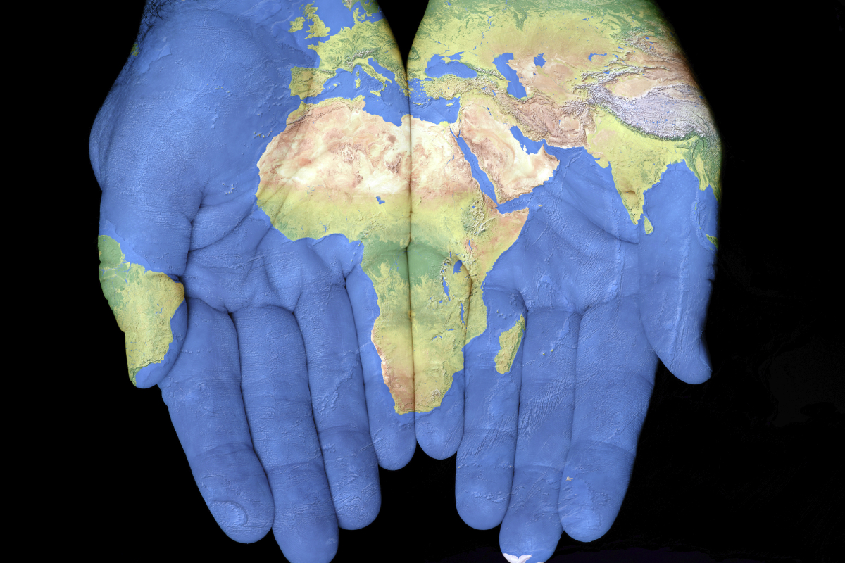 Africa_Map_hands